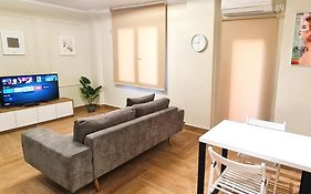 2V1 - Center Apartment 4